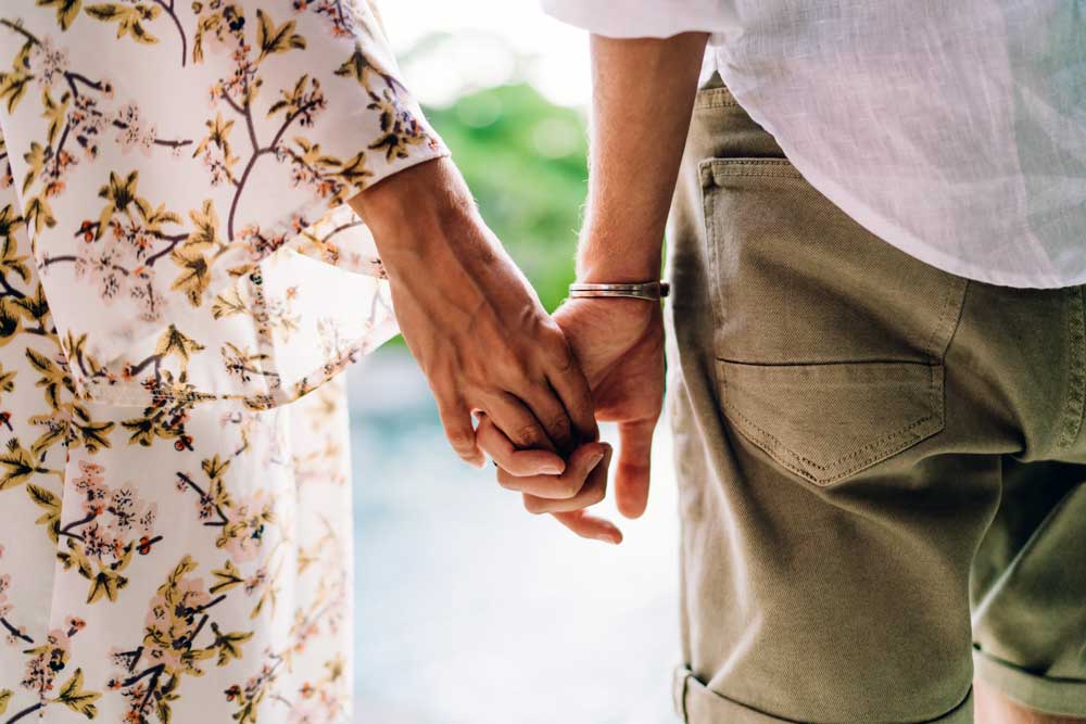 selective-focus-on-male-and-female-fingers-during